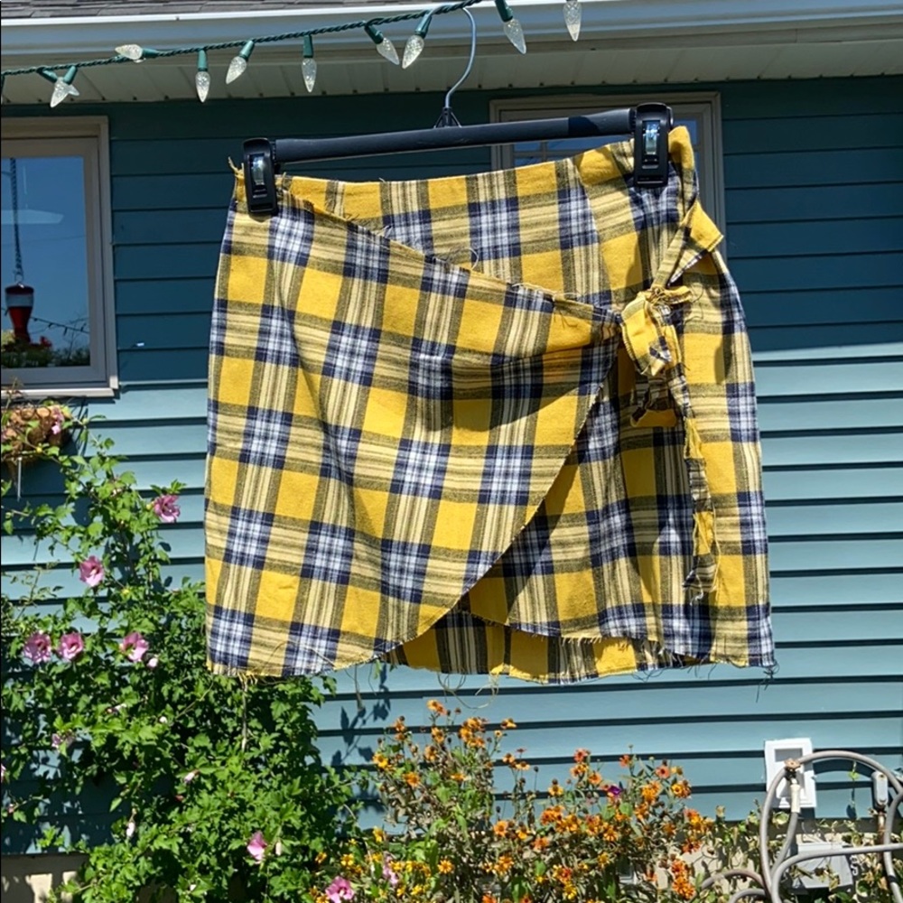 Plaid mini skirt